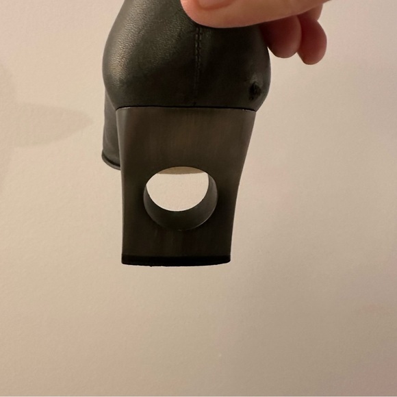 Proxy Spain square toe Heels. size 6.5. Grey metallic. Cut out circle‎ in heel. - Picture 6 of 12